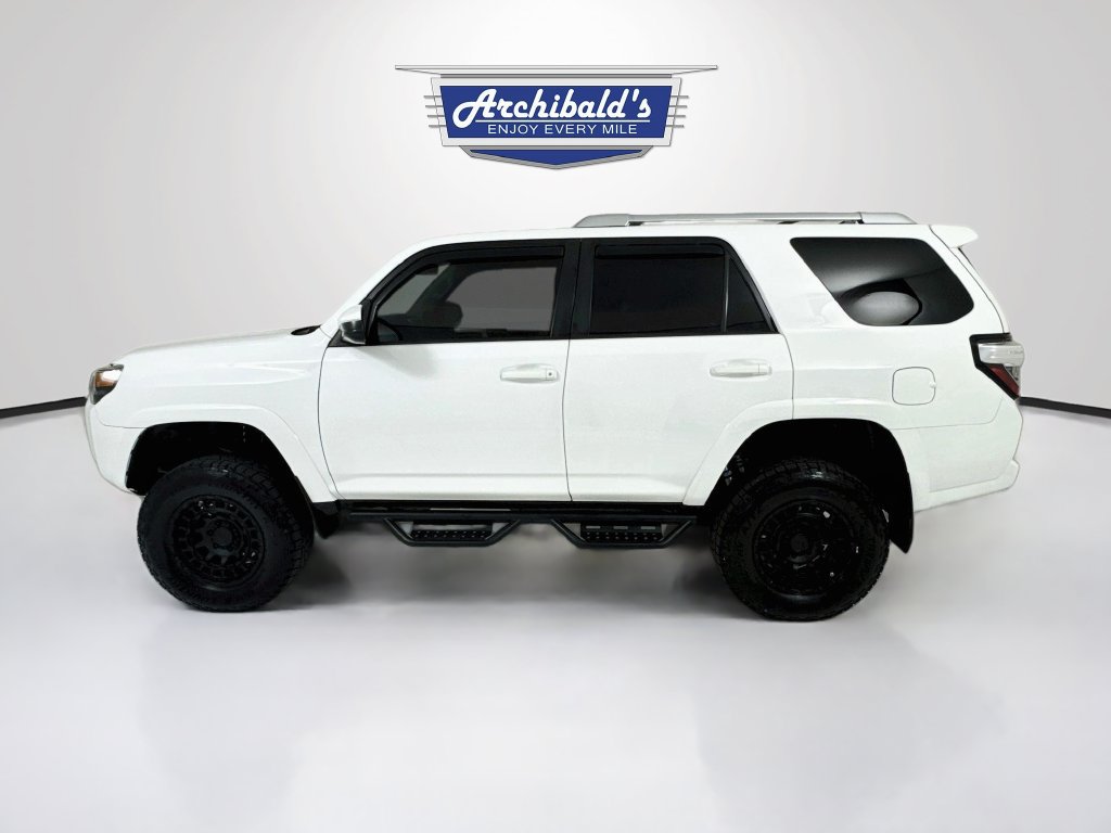 Used 2017 Toyota 4Runner SR5 AWD/4WD image 5