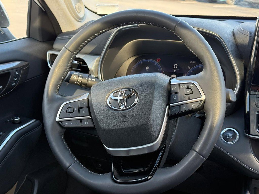 Used 2023 Toyota Highlander Platinum image 17