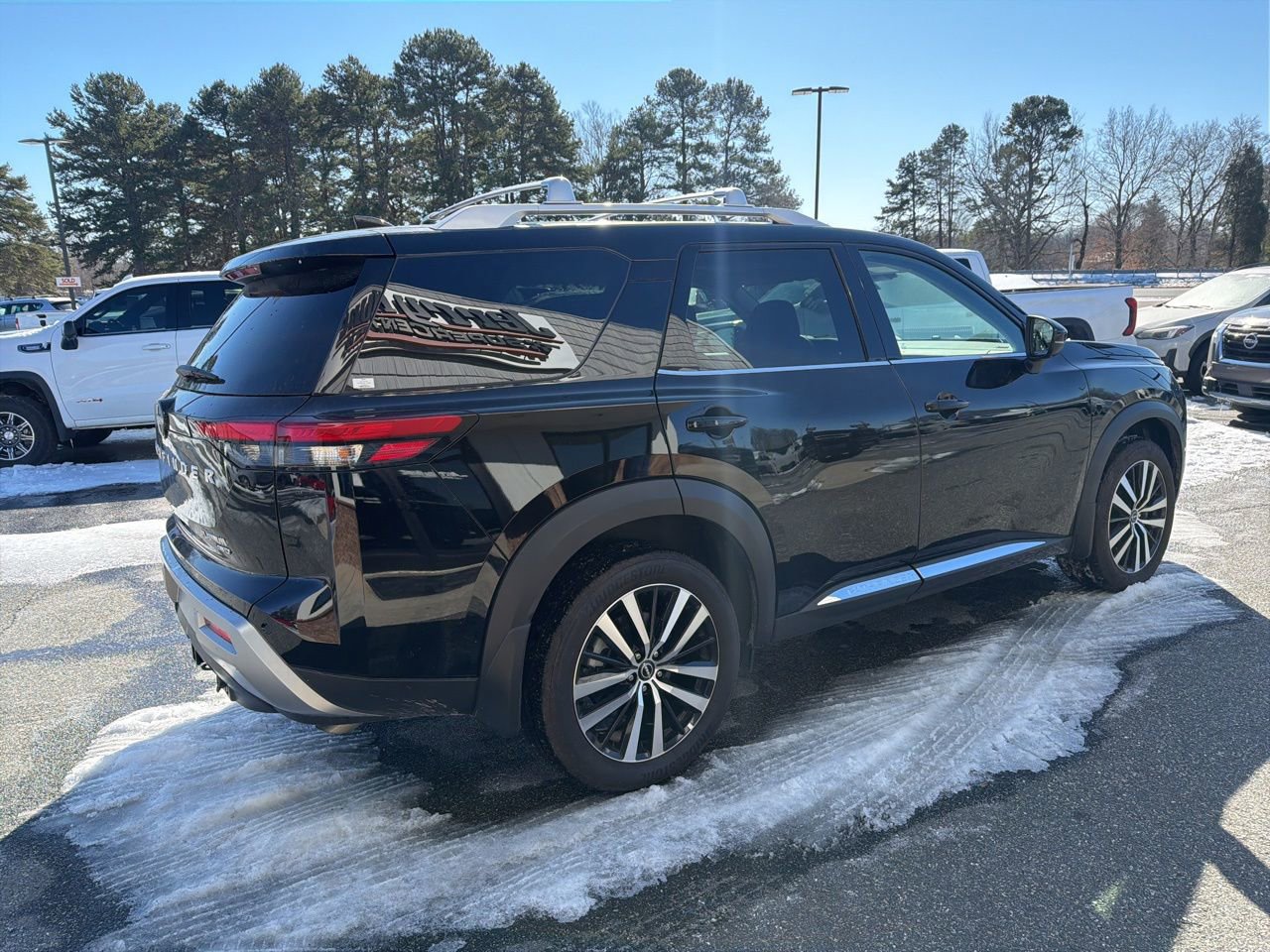 Used 2024 Nissan Pathfinder Platinum w/ Cargo Package image 8