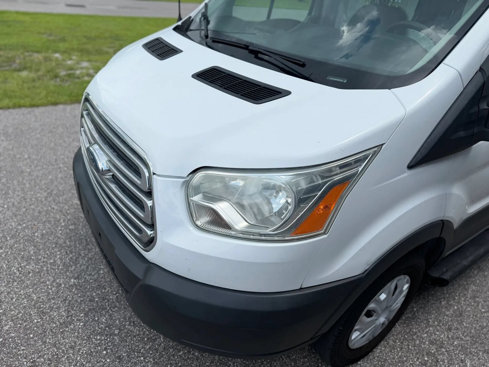 Used 2015 Ford Transit 250 130 Low Roof w/ Exterior Upgrade Package RWD image 4