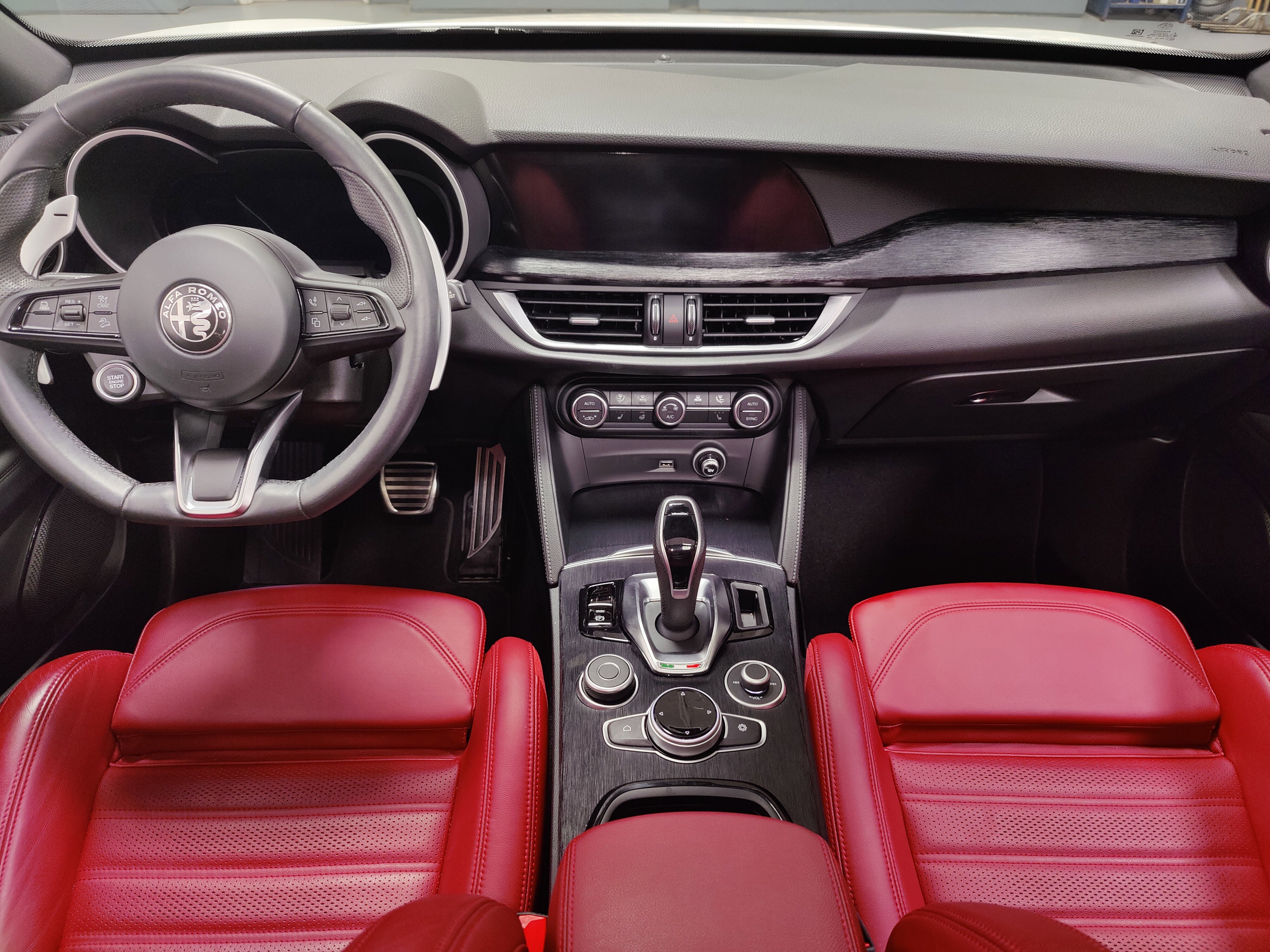 Used 2024 Alfa Romeo Stelvio Sprint image 22