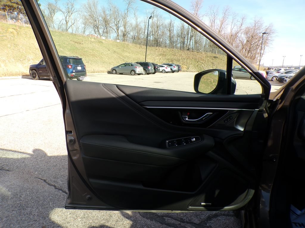 Used 2023 Subaru Outback Limited AWD/4WD image 12