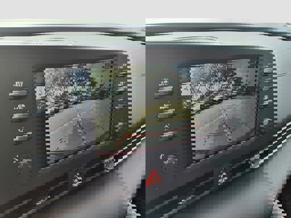 Certified 2025 Hyundai Elantra Sport image 17