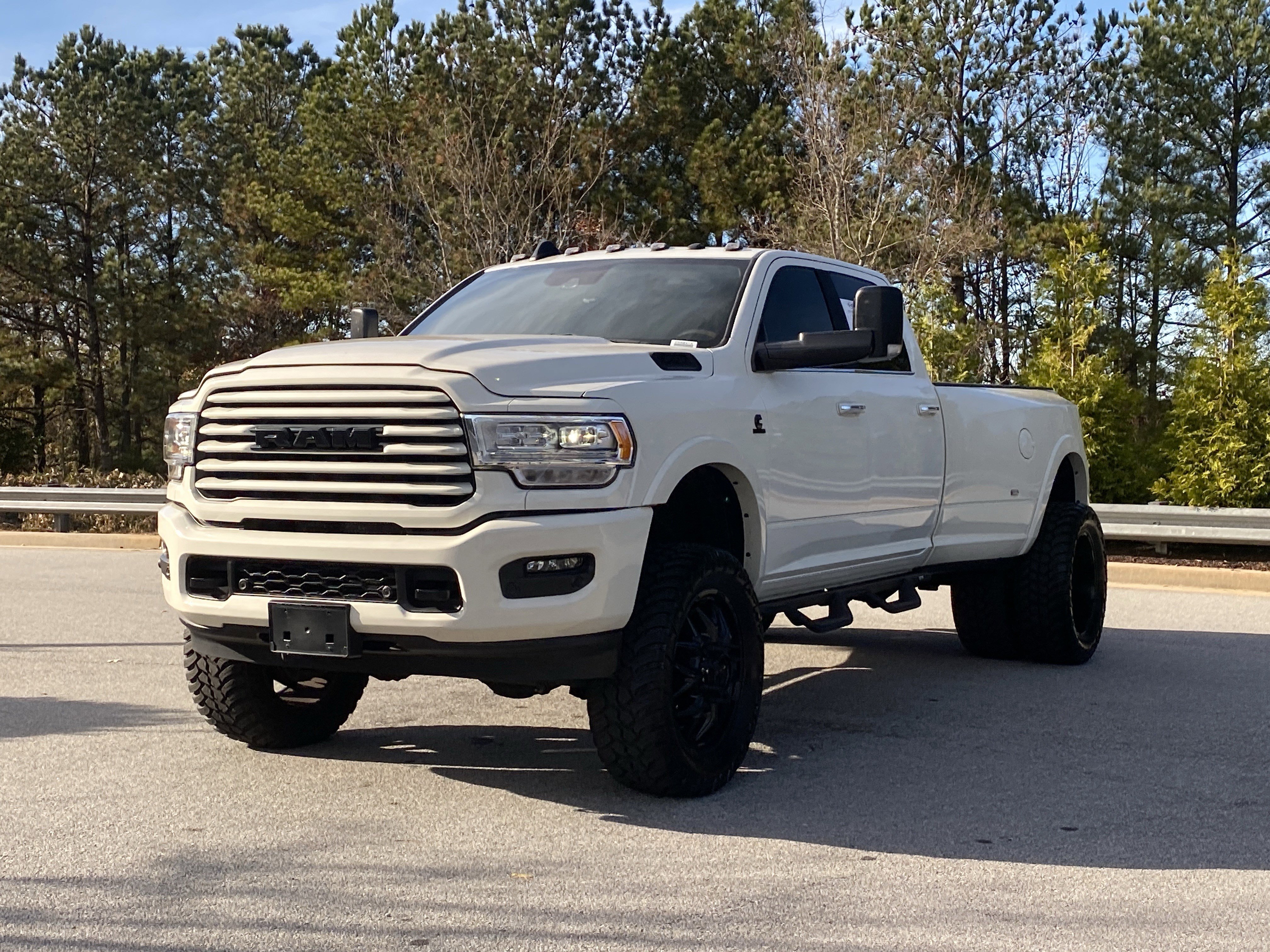 Used 2022 RAM 3500 Limited w/ Max Tow Package image 13
