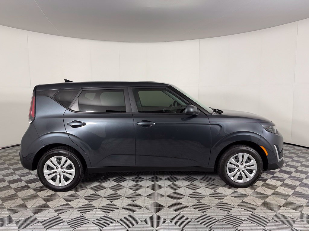 Used 2023 Kia Soul LX FWD image 4