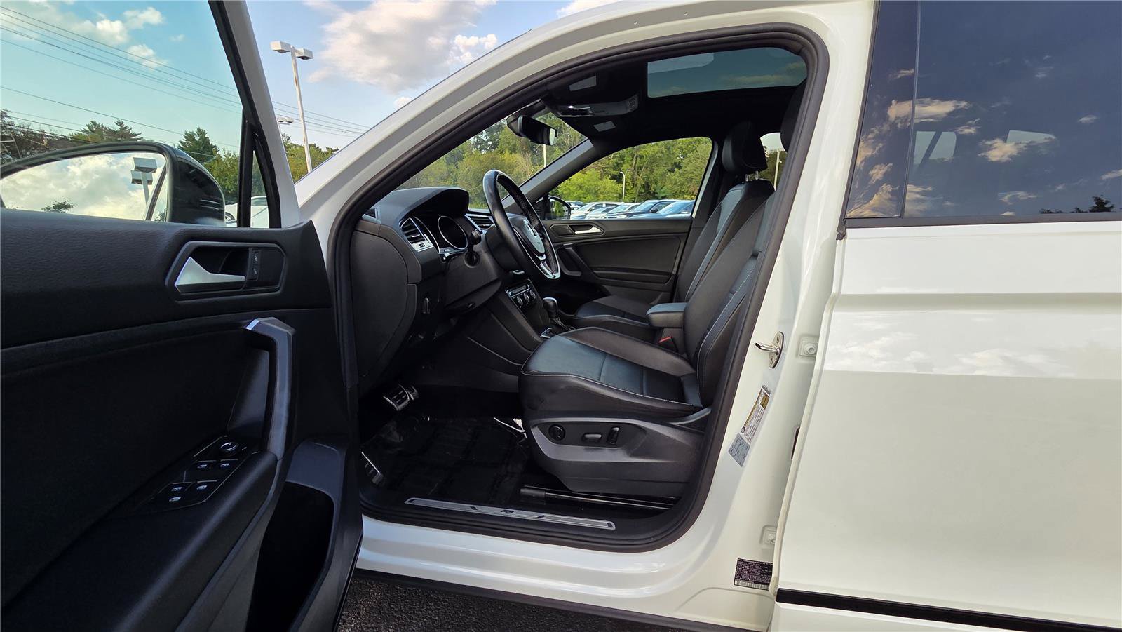 Used 2021 Volkswagen Tiguan SE R-Line AWD/4WD image 15