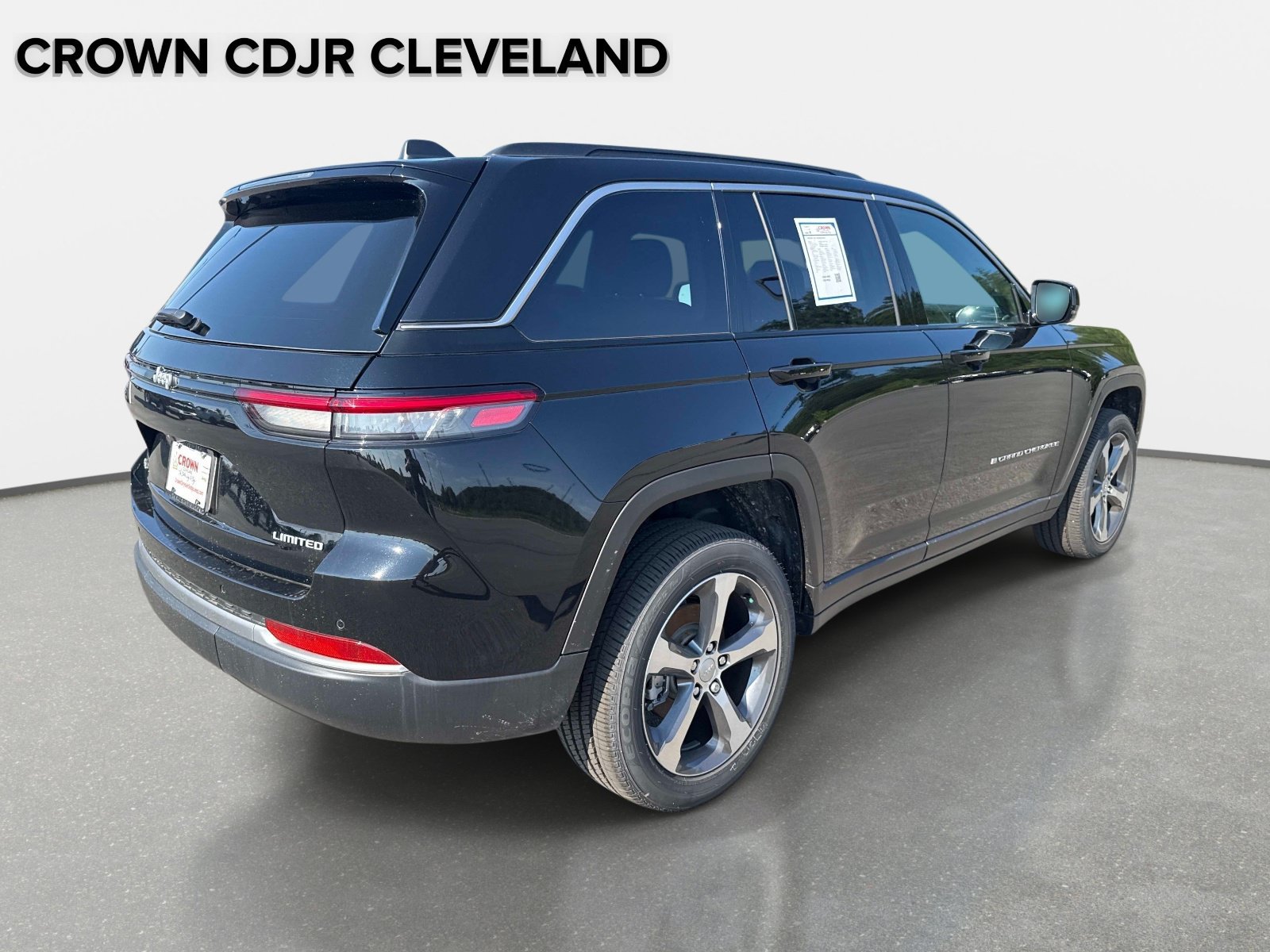 New 2026 Jeep Grand Cherokee Limited w/ Trailer Tow Package AWD/4WD image 4