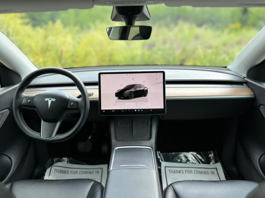 Used 2022 Tesla Model Y Long Range image 11