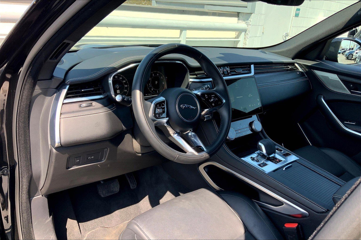 Used 2025 Jaguar F-PACE R-Dynamic S image 19