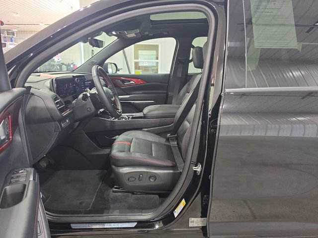 Used 2025 Chevrolet Traverse RS AWD/4WD image 24