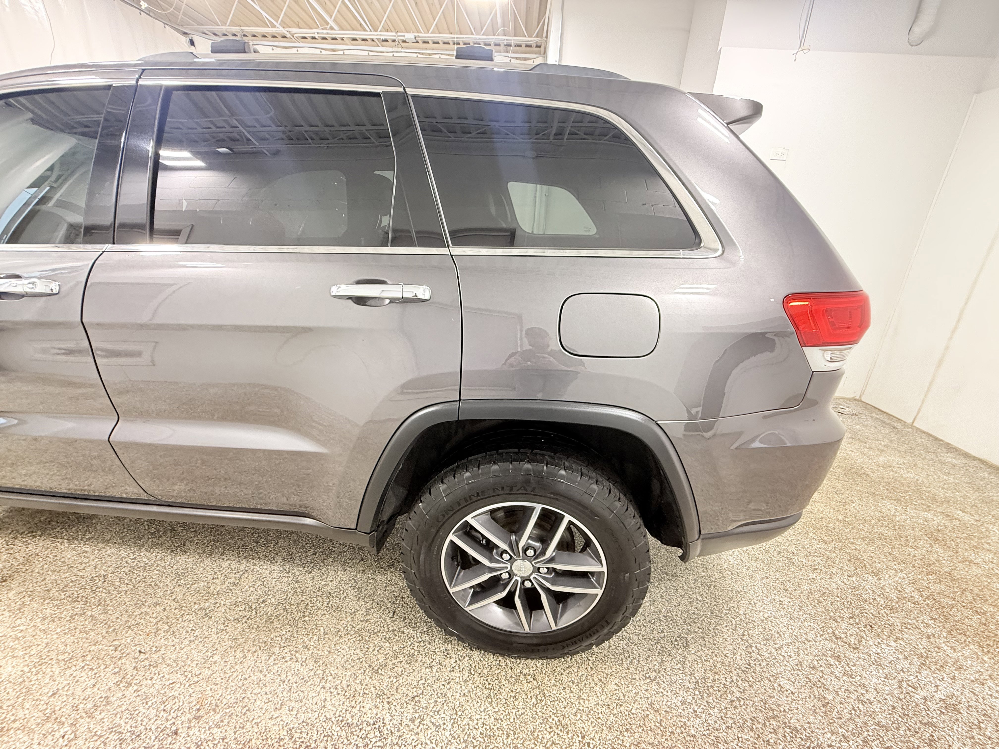 Used 2017 Jeep Grand Cherokee Limited w/ Luxury Group II AWD/4WD image 5