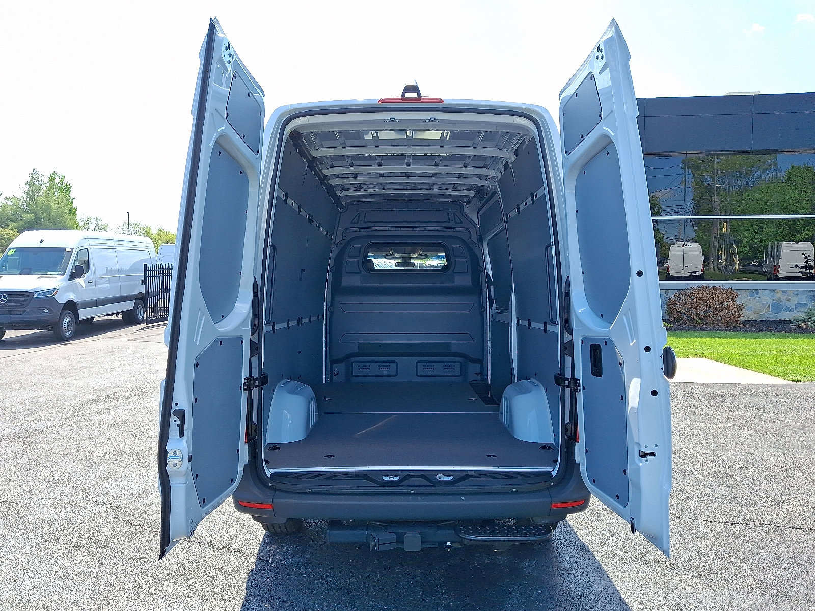 Used 2025 Mercedes-Benz Sprinter 2500 image 9