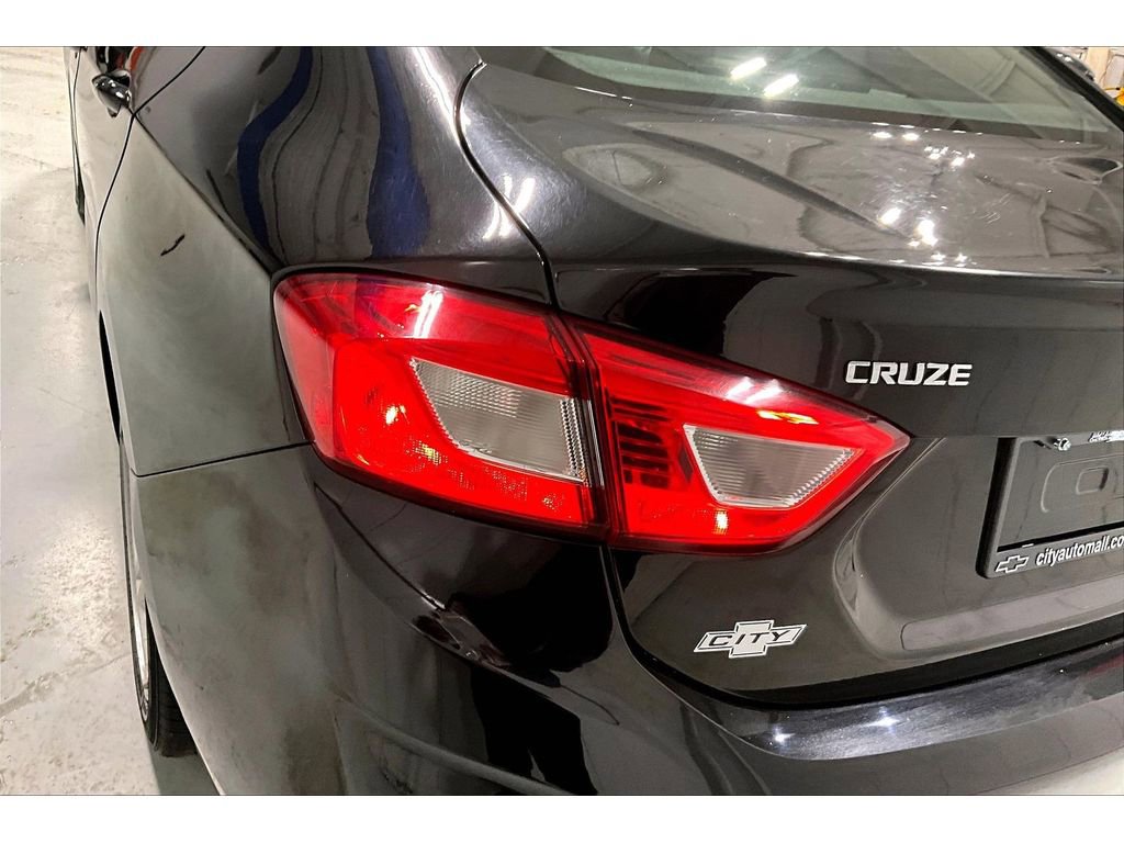 Used 2018 Chevrolet Cruze LT w/ Convenience Package image 29