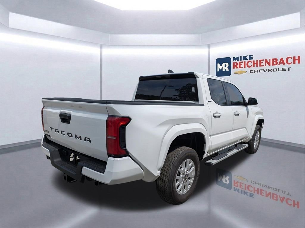 Used 2025 Toyota Tacoma SR5 AWD/4WD image 4