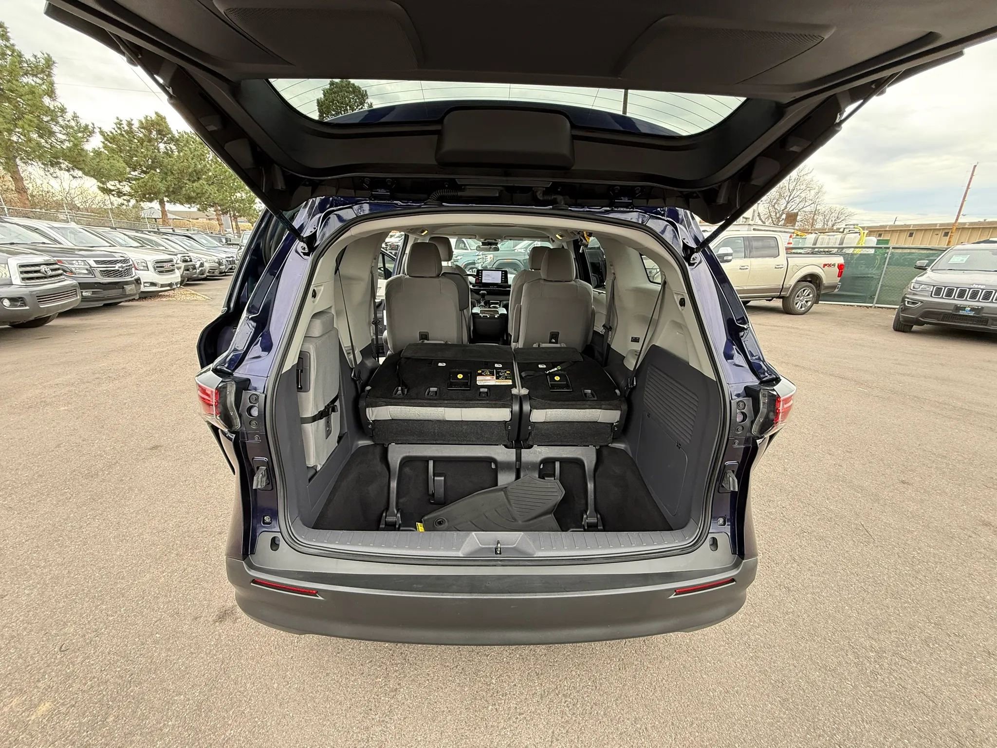 Used 2022 Toyota Sienna LE image 20