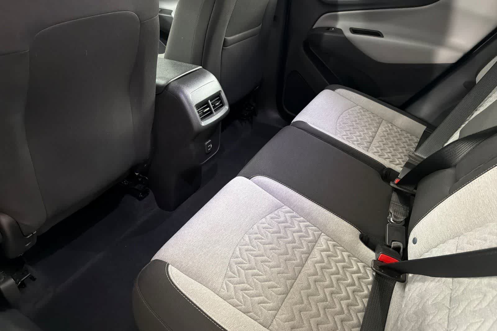 Used 2023 Chevrolet Equinox LS FWD image 4