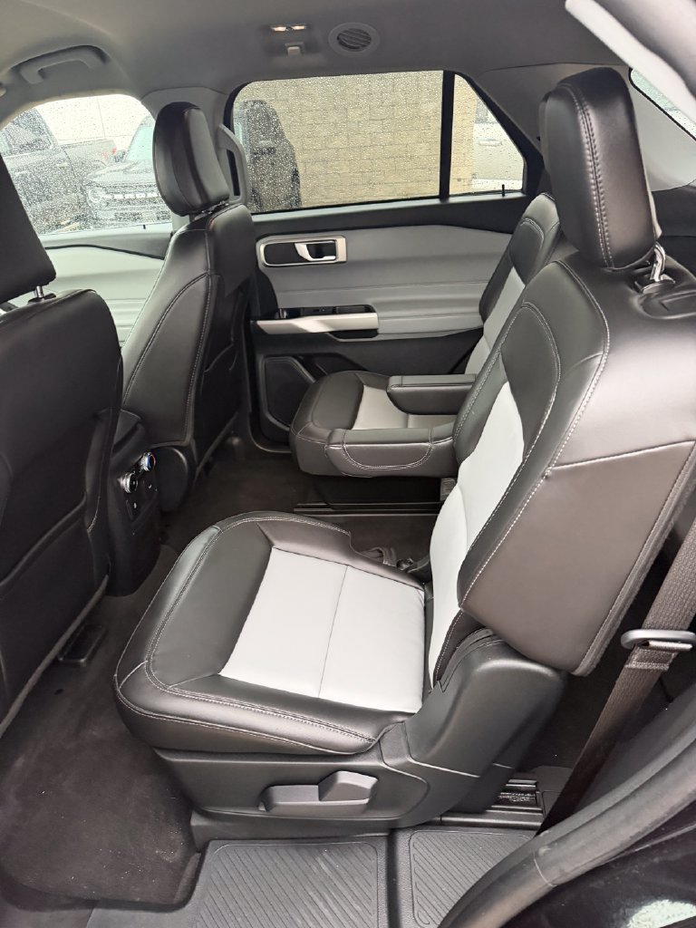 Used 2023 Ford Explorer XLT w/ Equipment Group 202A AWD/4WD image 17