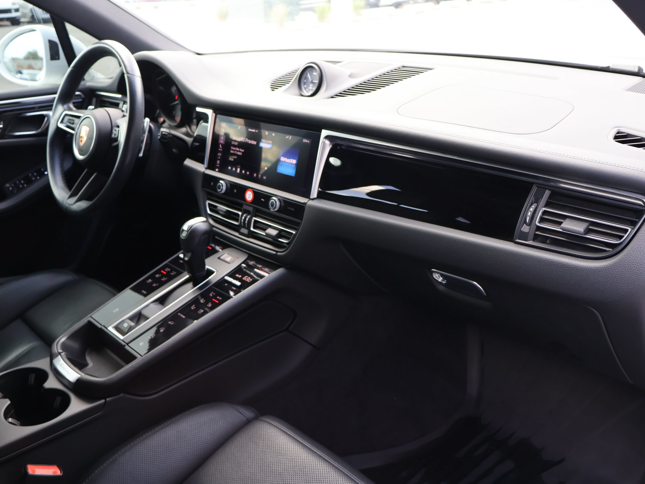 Used 2023 Porsche Macan AWD/4WD image 30