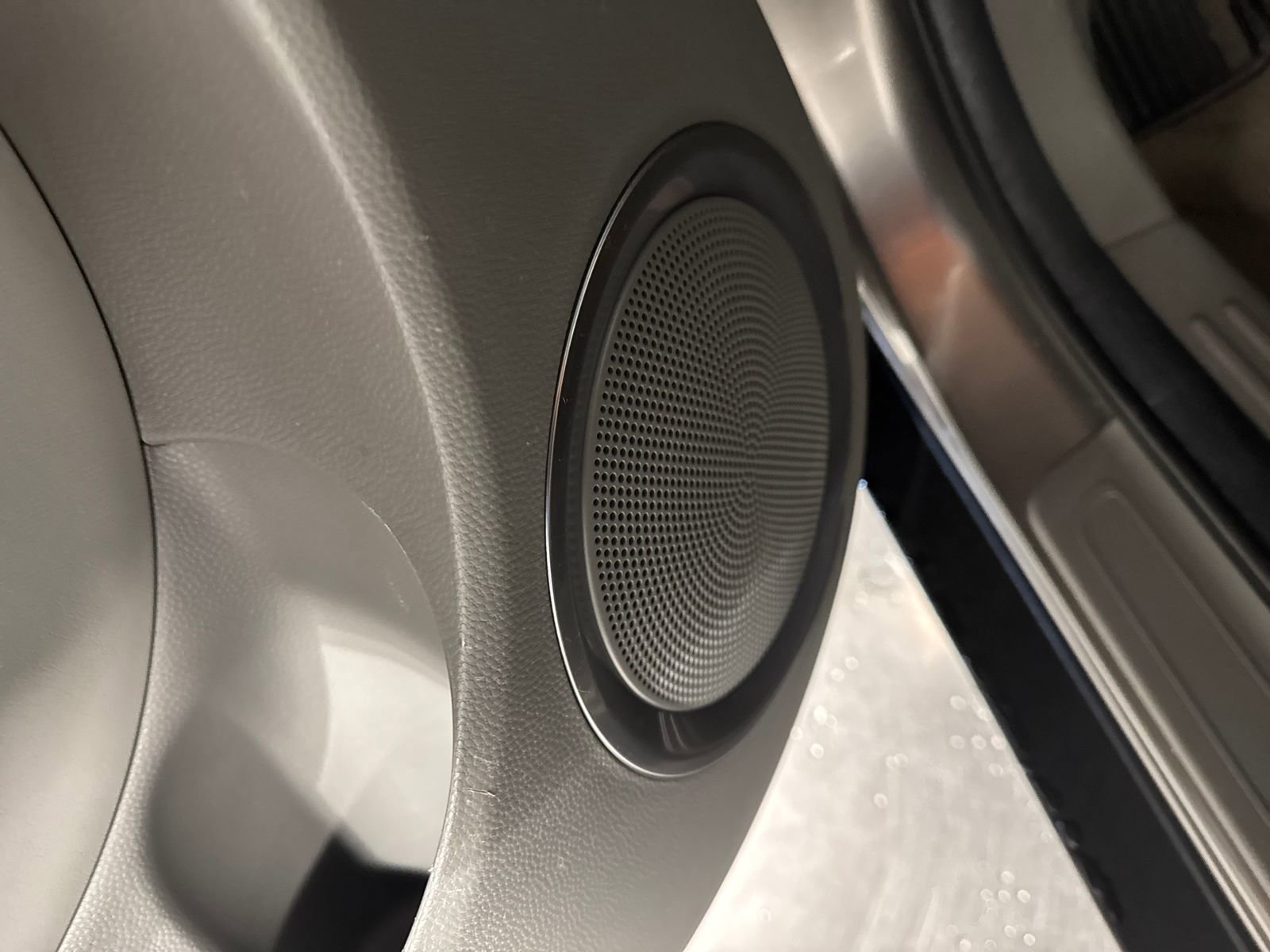 Used 2018 Kia Soul EV + FWD image 25