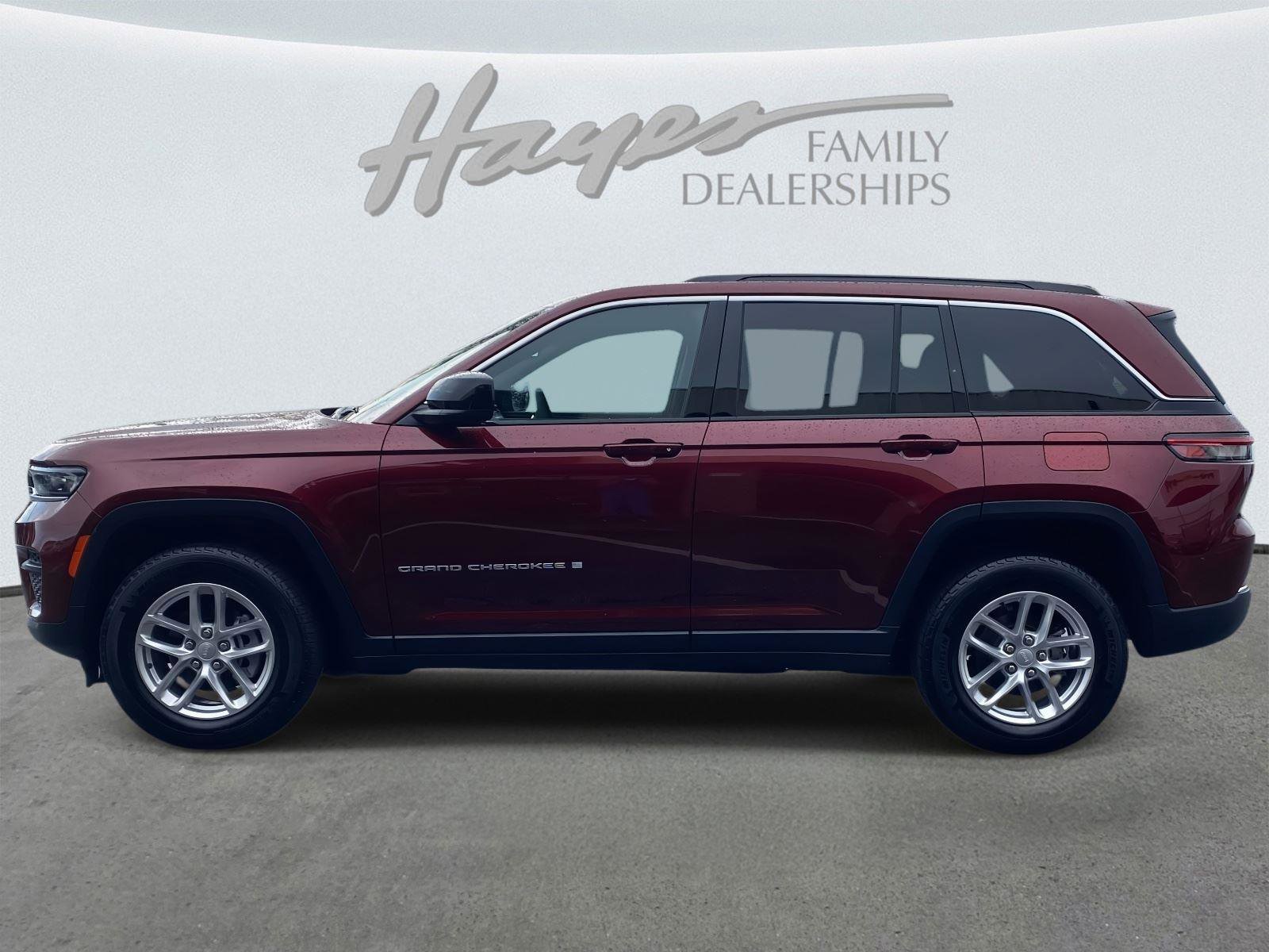 Certified 2024 Jeep Grand Cherokee Laredo X image 29