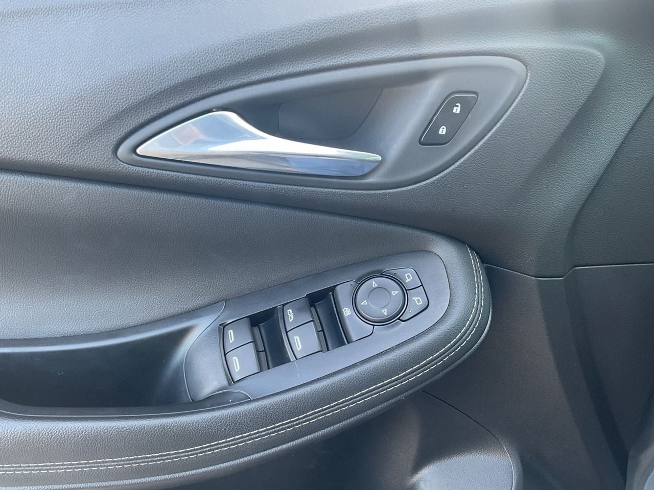 Used 2025 Buick Encore GX Preferred FWD image 16