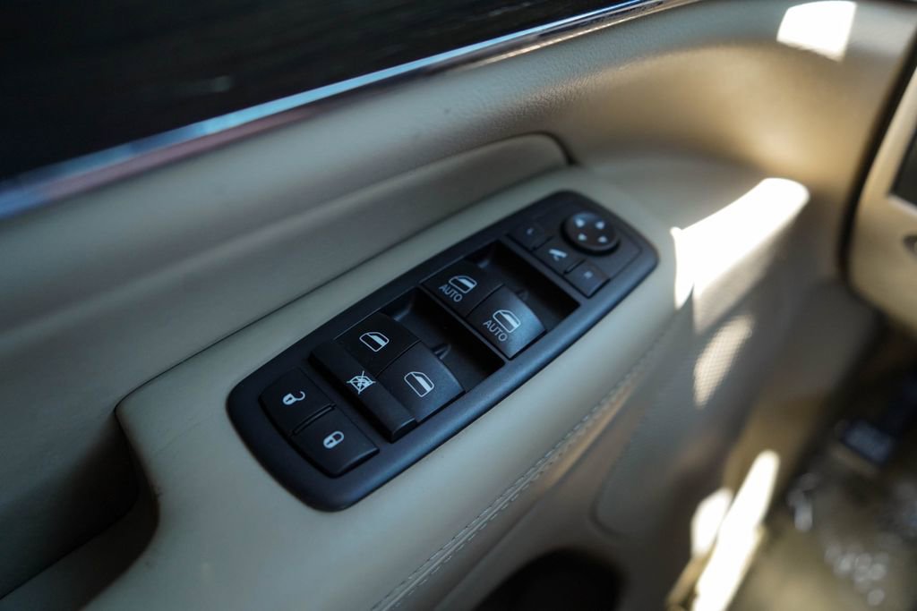 Used 2020 Jeep Grand Cherokee Overland AWD/4WD image 29