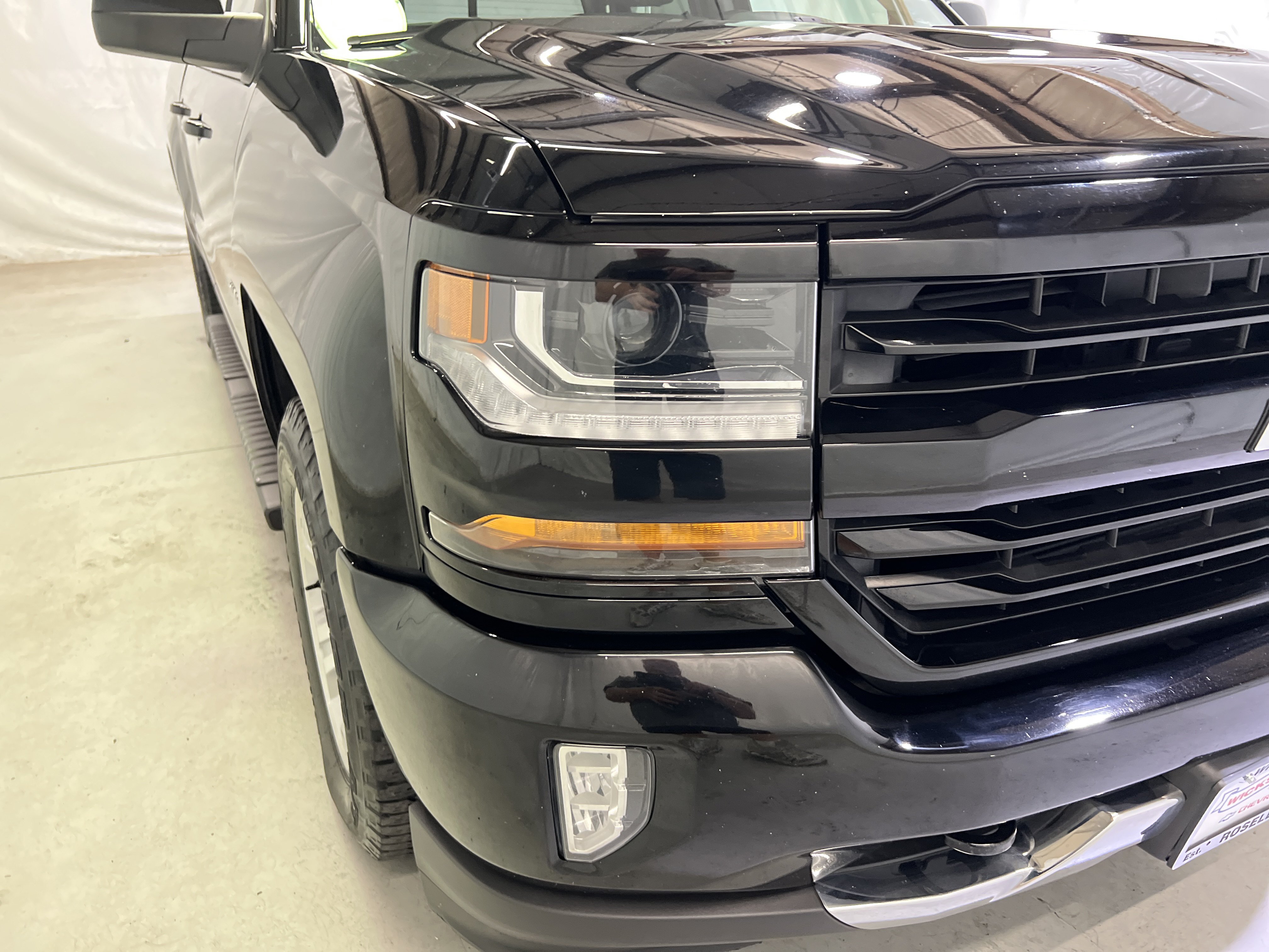 Used 2018 Chevrolet Silverado 1500 LT w/ All Star Edition AWD/4WD image 5