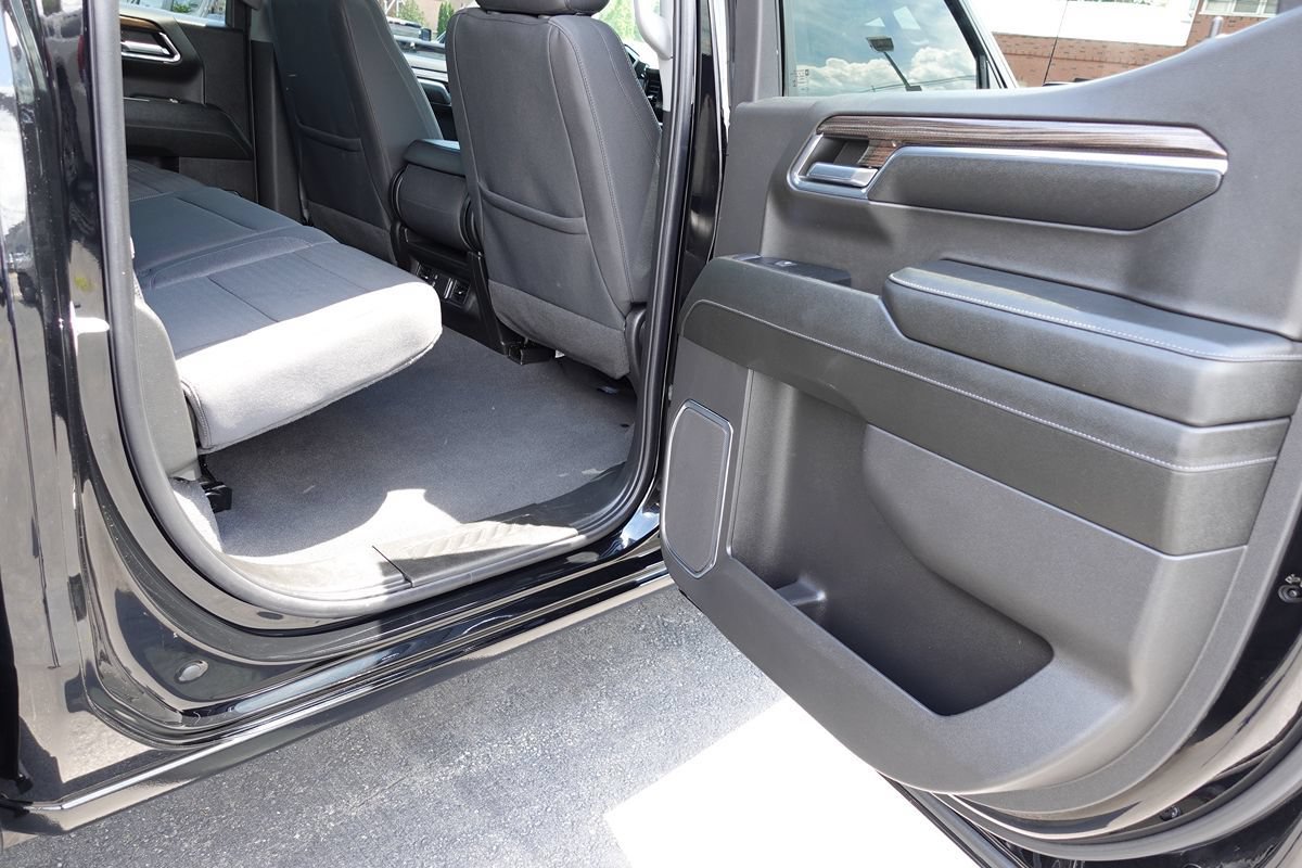 Used 2024 Chevrolet Silverado 1500 LT AWD/4WD image 28