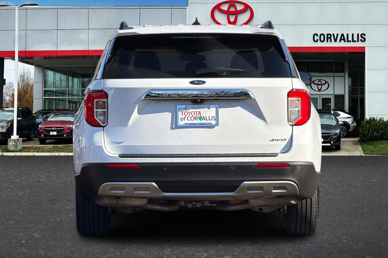 Used 2024 Ford Explorer XLT w/ Equipment Group 202A image 5