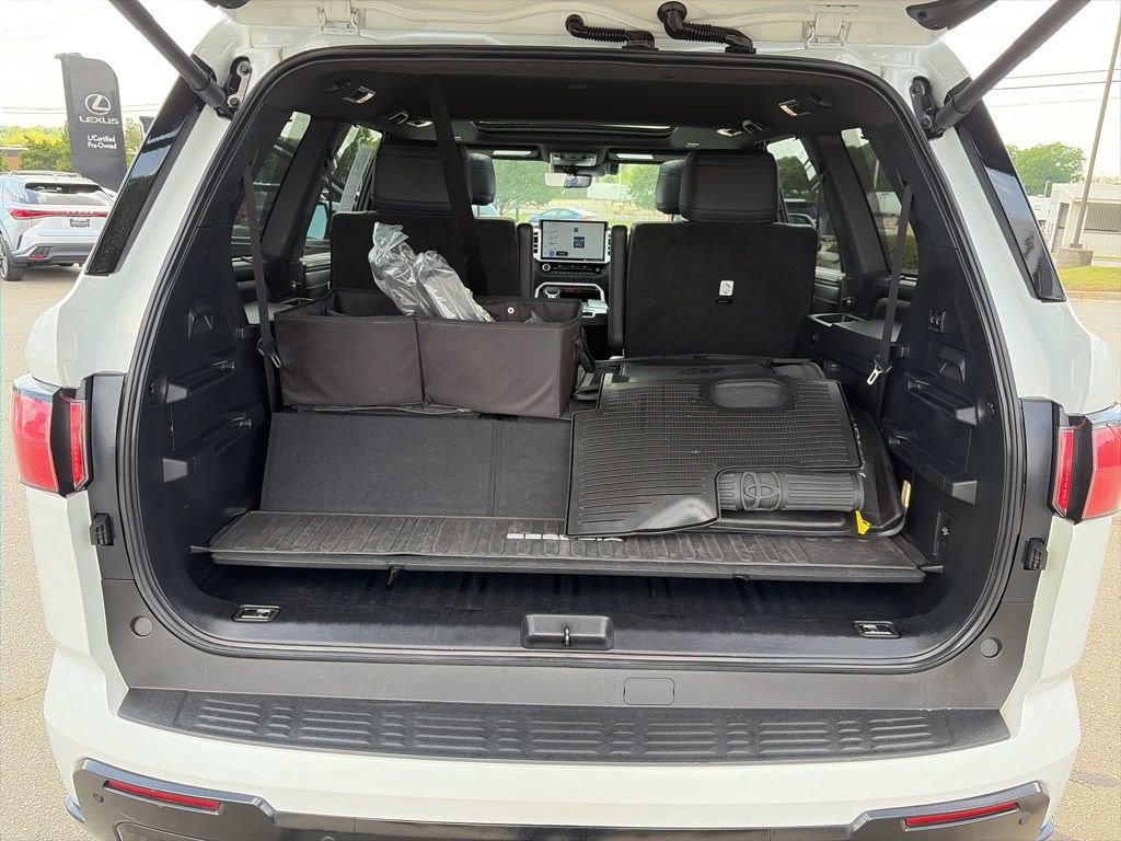 Used 2023 Toyota Sequoia Platinum image 16