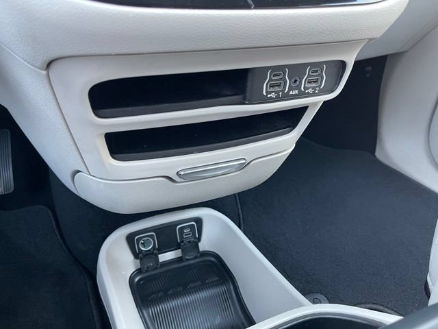 Used 2021 Chrysler Pacifica Touring-L FWD image 12