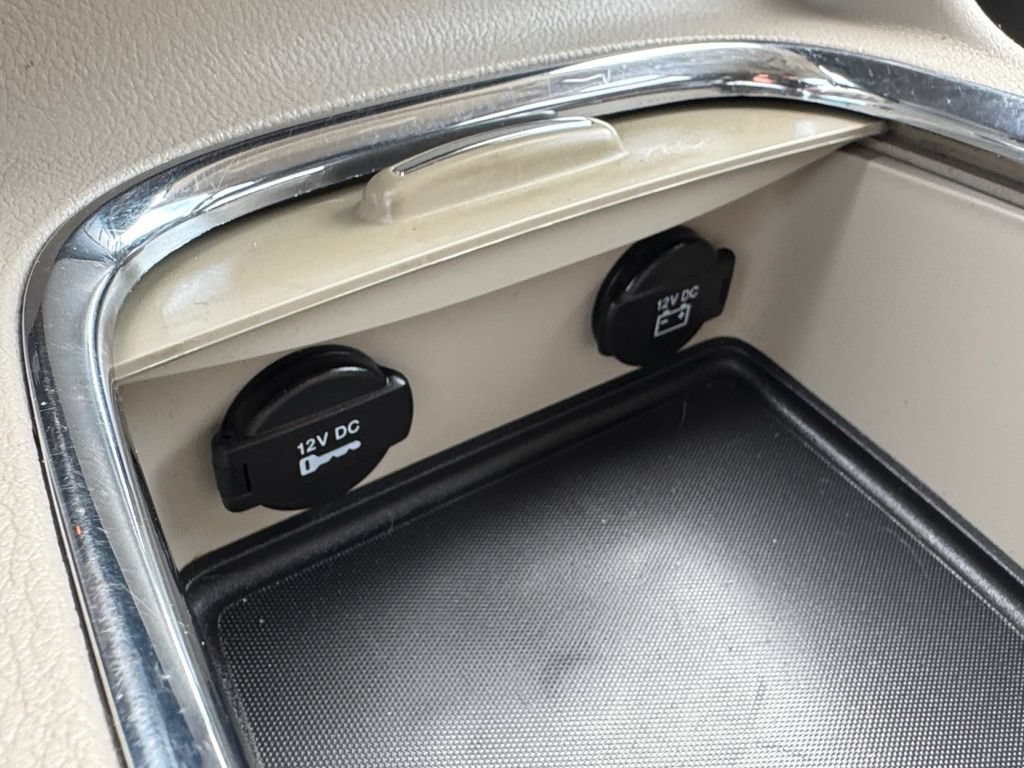 Used 2012 Chrysler Town & Country Limited FWD image 31