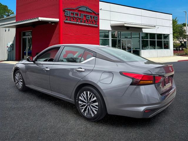 Used 2024 Nissan Altima 2.5 SV image 3