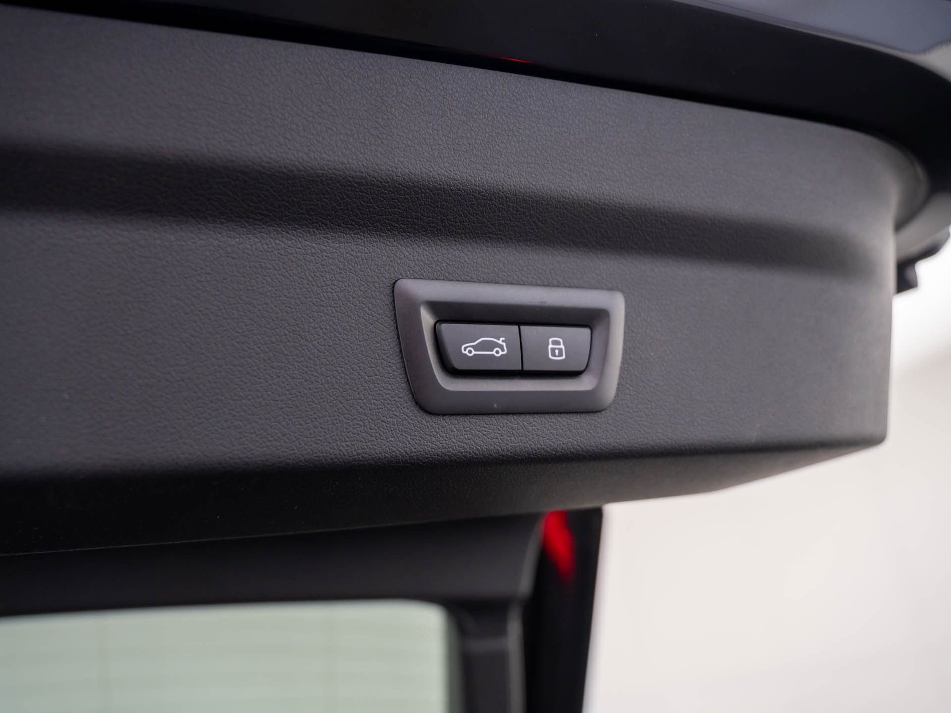 Certified 2025 BMW X2 xDrive28i image 33