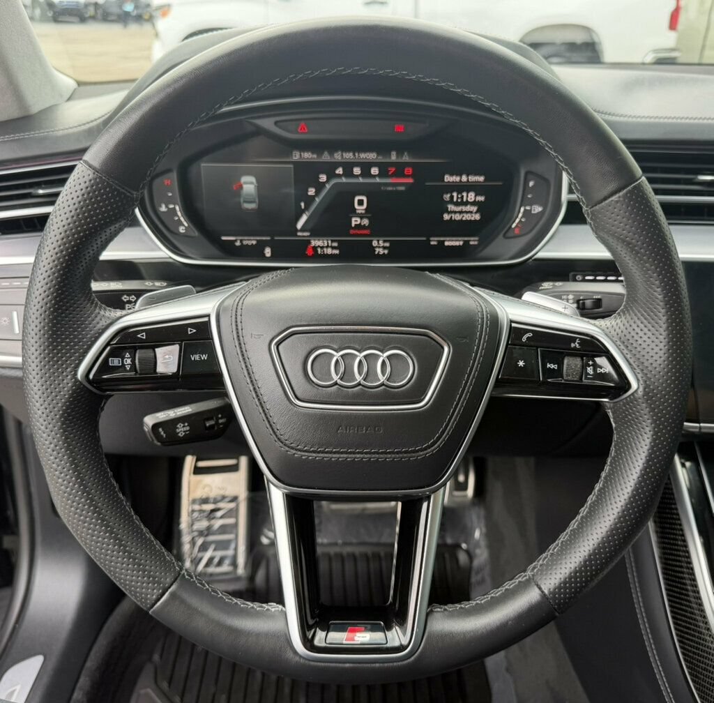 Used 2022 Audi S8 w/ S8 Comfort Plus Package AWD/4WD image 17