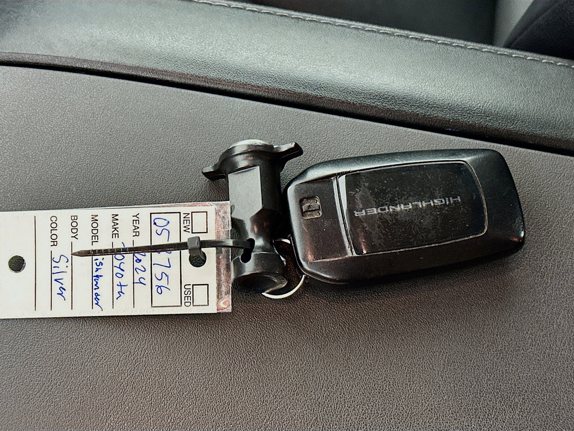 Used 2024 Toyota Highlander XLE FWD image 24