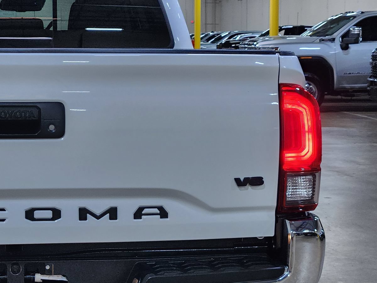 Used 2022 Toyota Tacoma SR5 RWD image 22