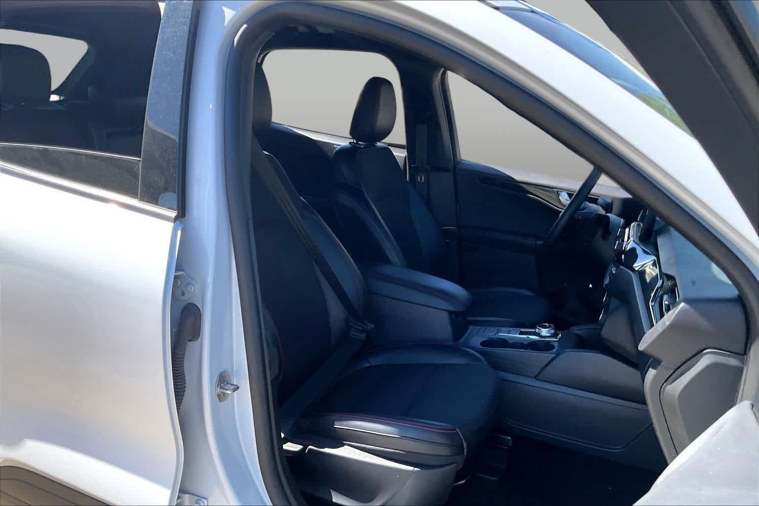 Used 2025 Ford Escape ST-Line FWD image 9