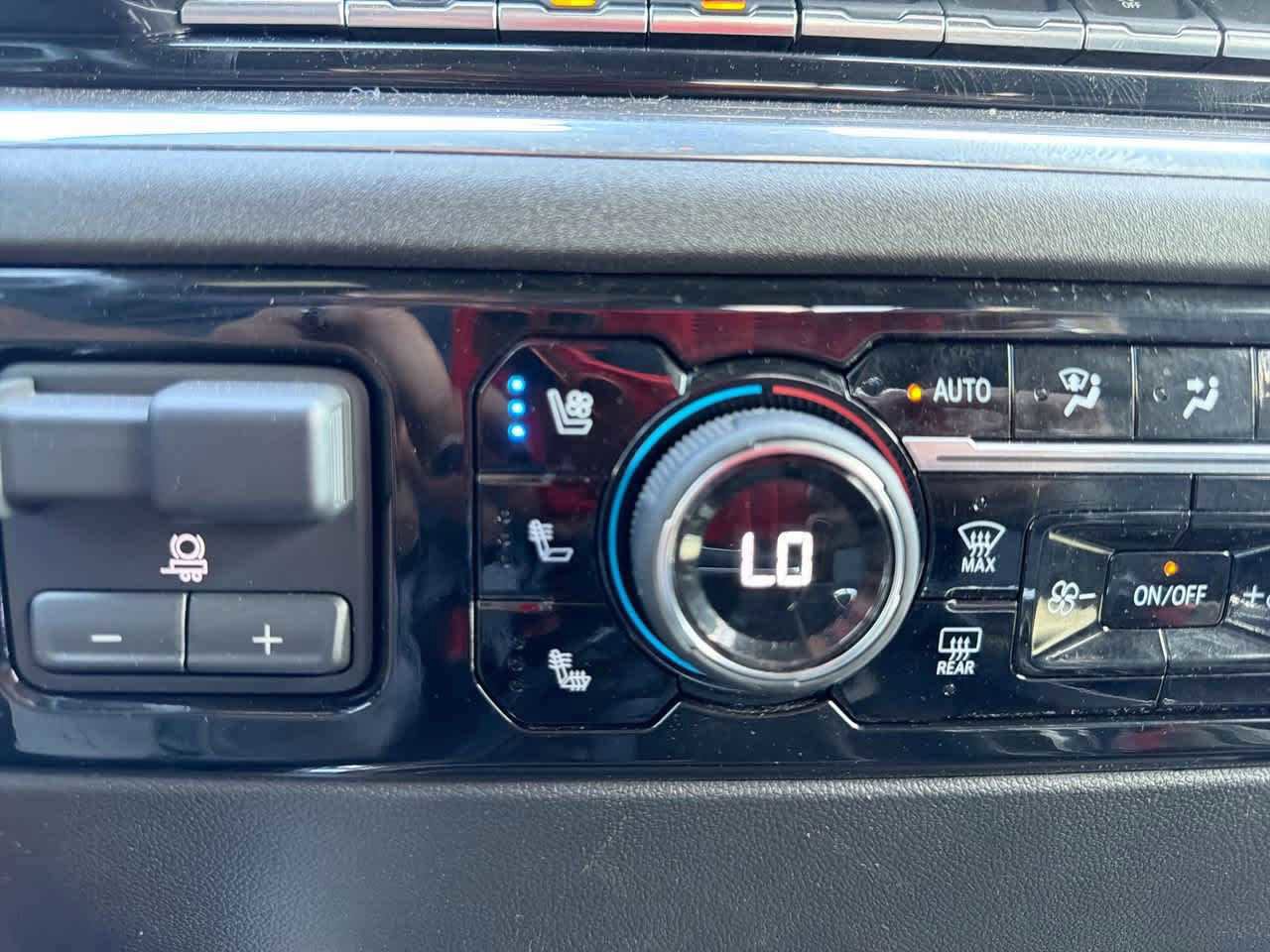 Used 2024 Chevrolet Silverado 1500 High Country w/ Technology Package image 23