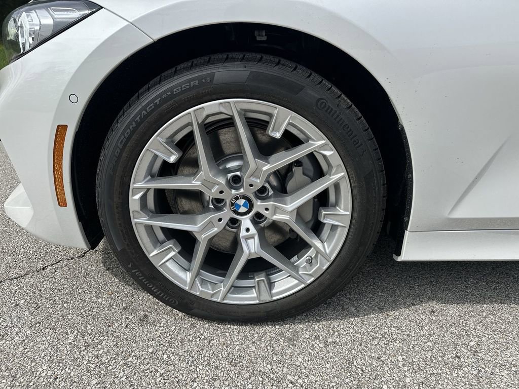 Used 2025 BMW 330i xDrive 330i xDrive w/ Premium Package image 13