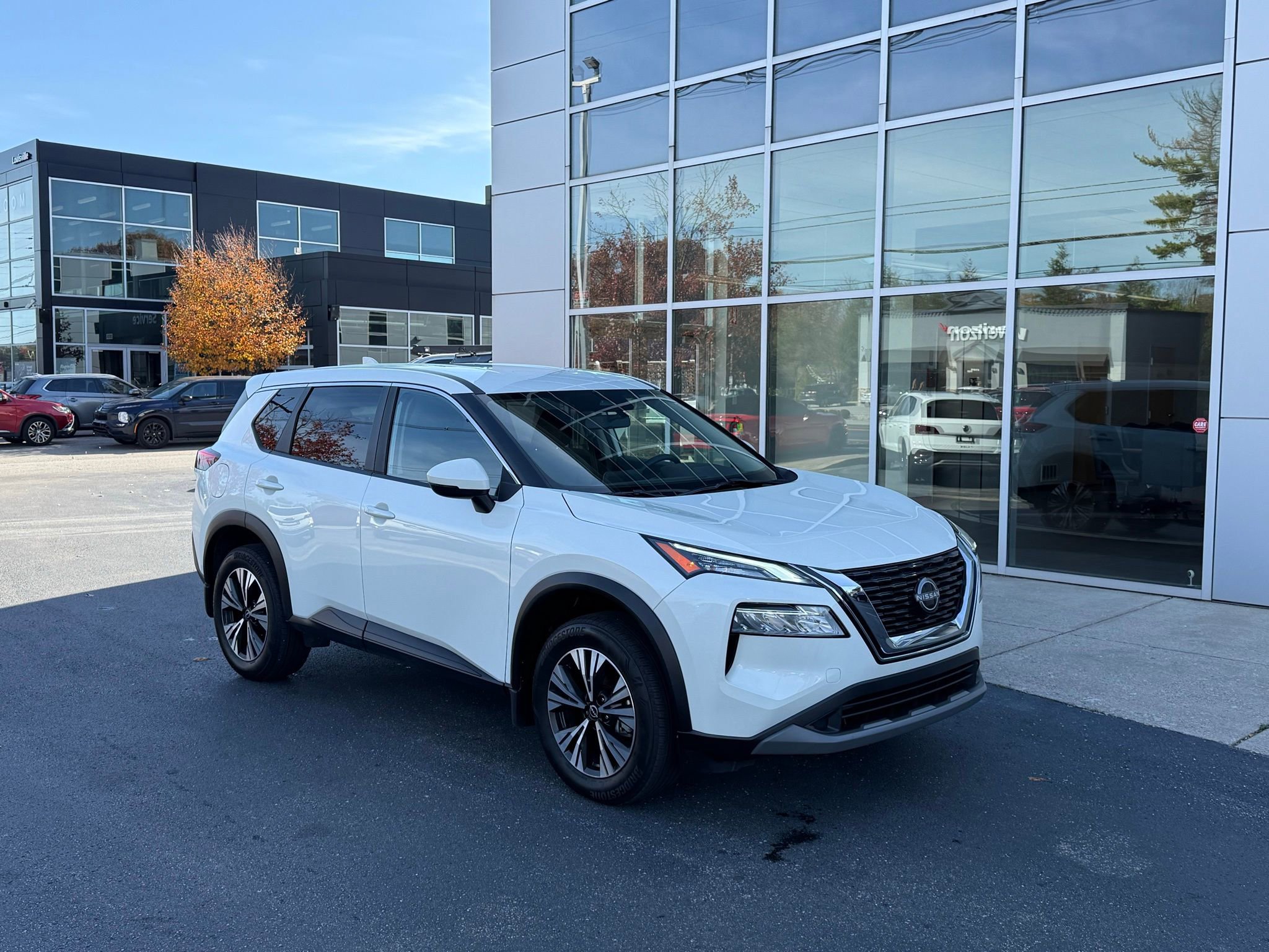 Used 2023 Nissan Rogue SV image 14