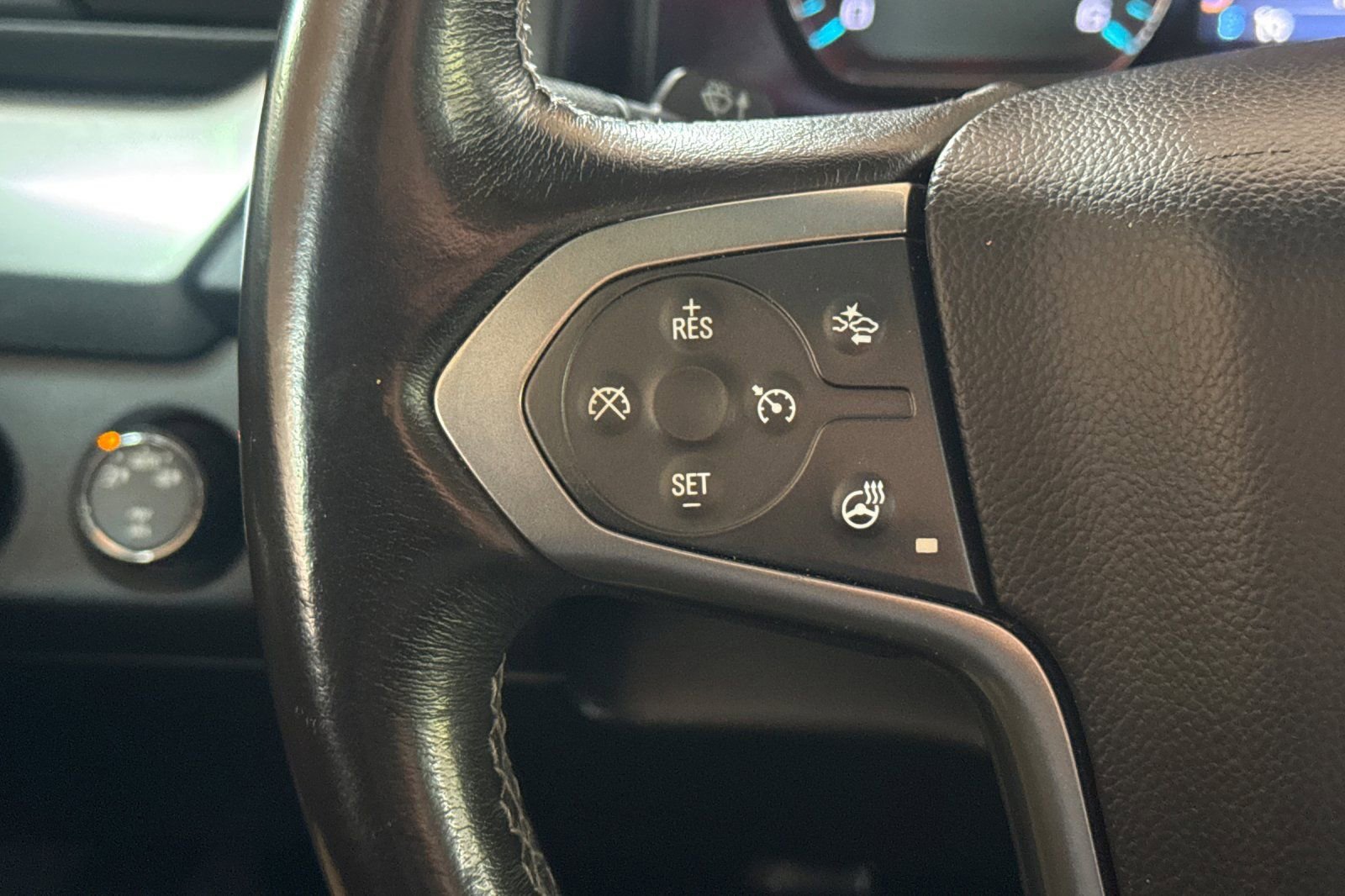 Used 2015 Chevrolet Tahoe LTZ AWD/4WD image 34