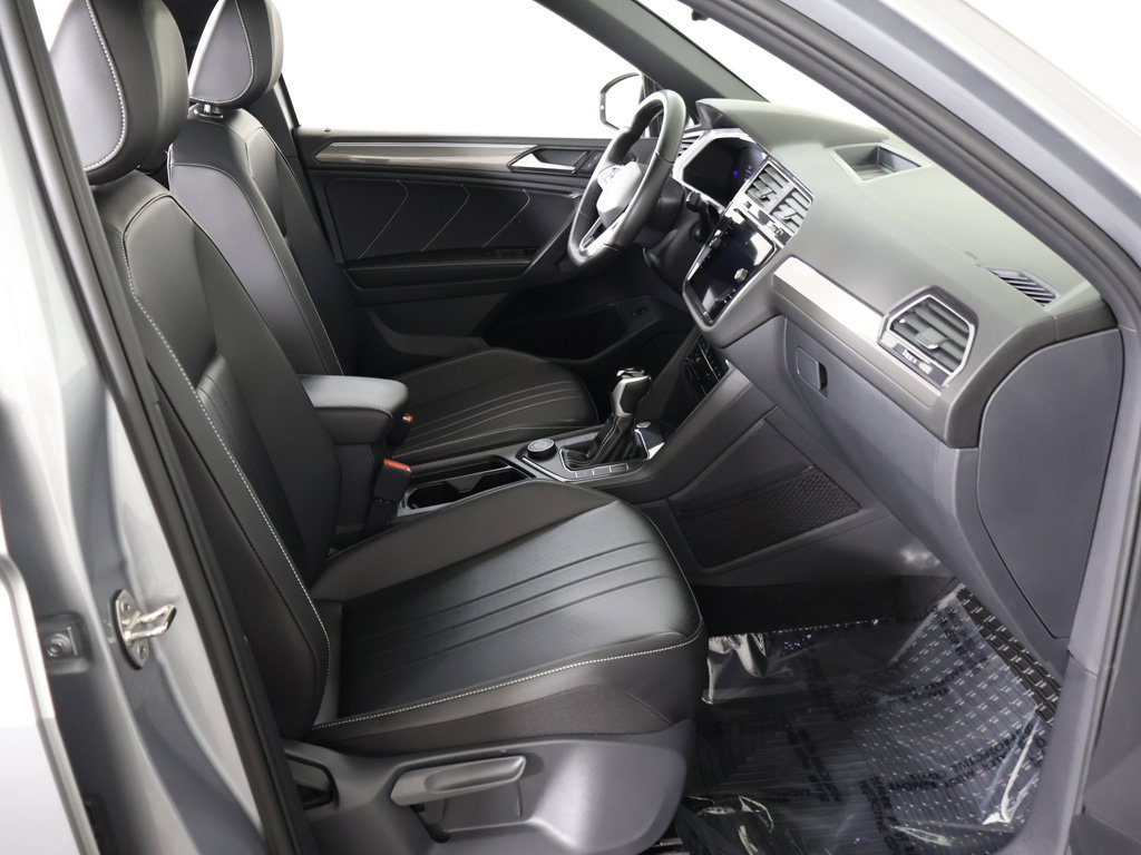 Used 2024 Volkswagen Tiguan SE R-Line AWD/4WD image 32