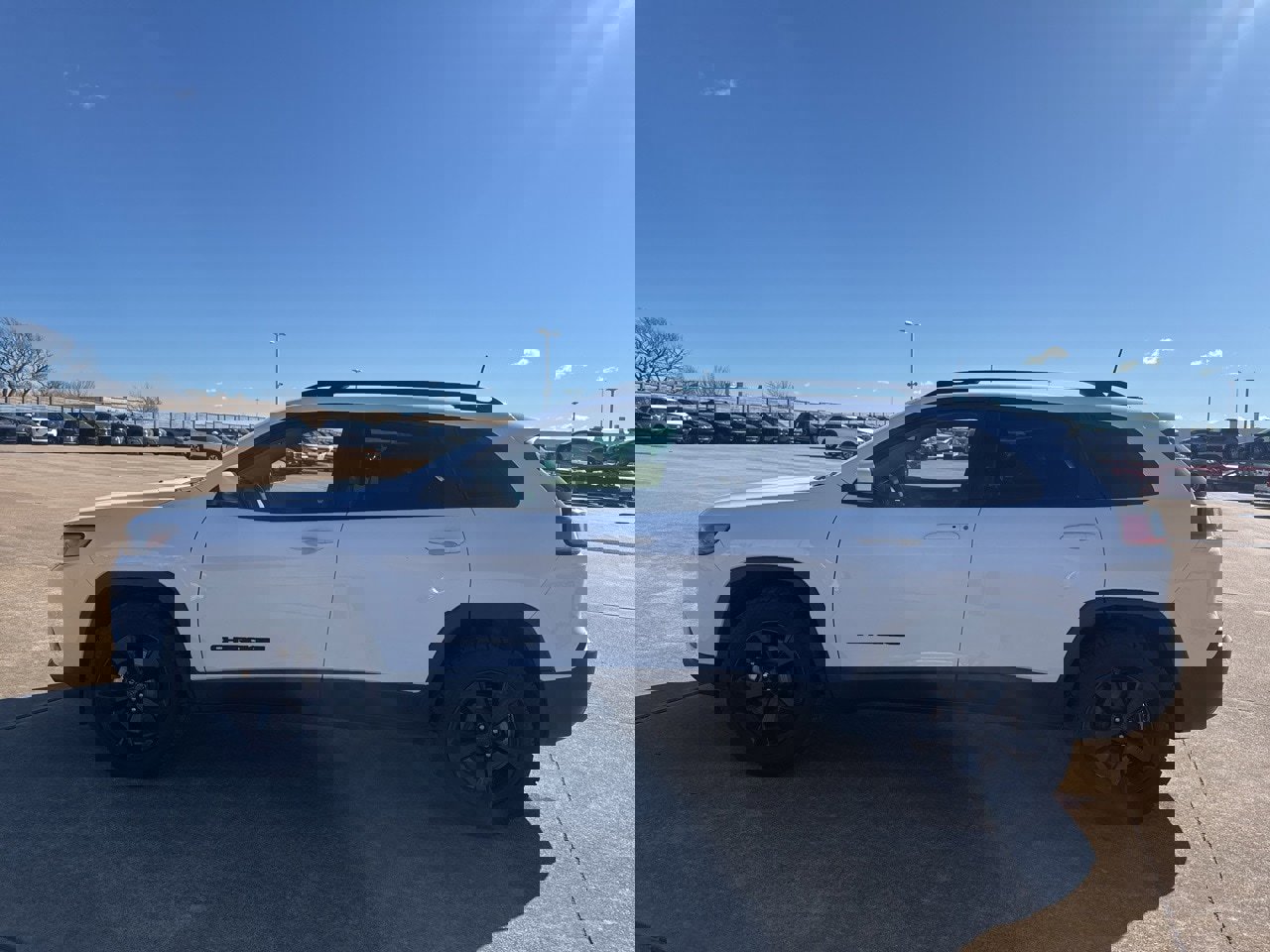 Used 2020 Jeep Cherokee Latitude Plus image 4