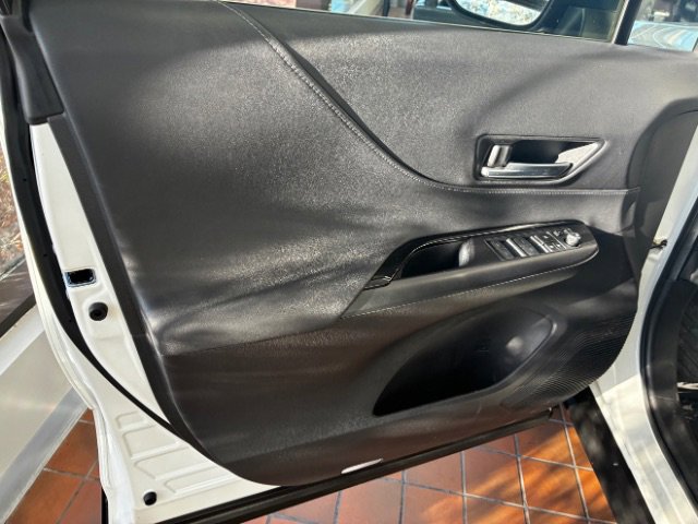 Used 2021 Toyota Venza LE w/ Carpet Mat Package (TMS) image 15