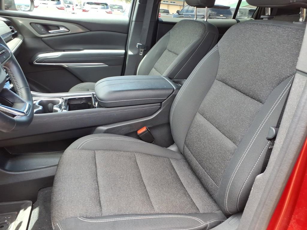Used 2024 Chevrolet Traverse LT FWD image 13