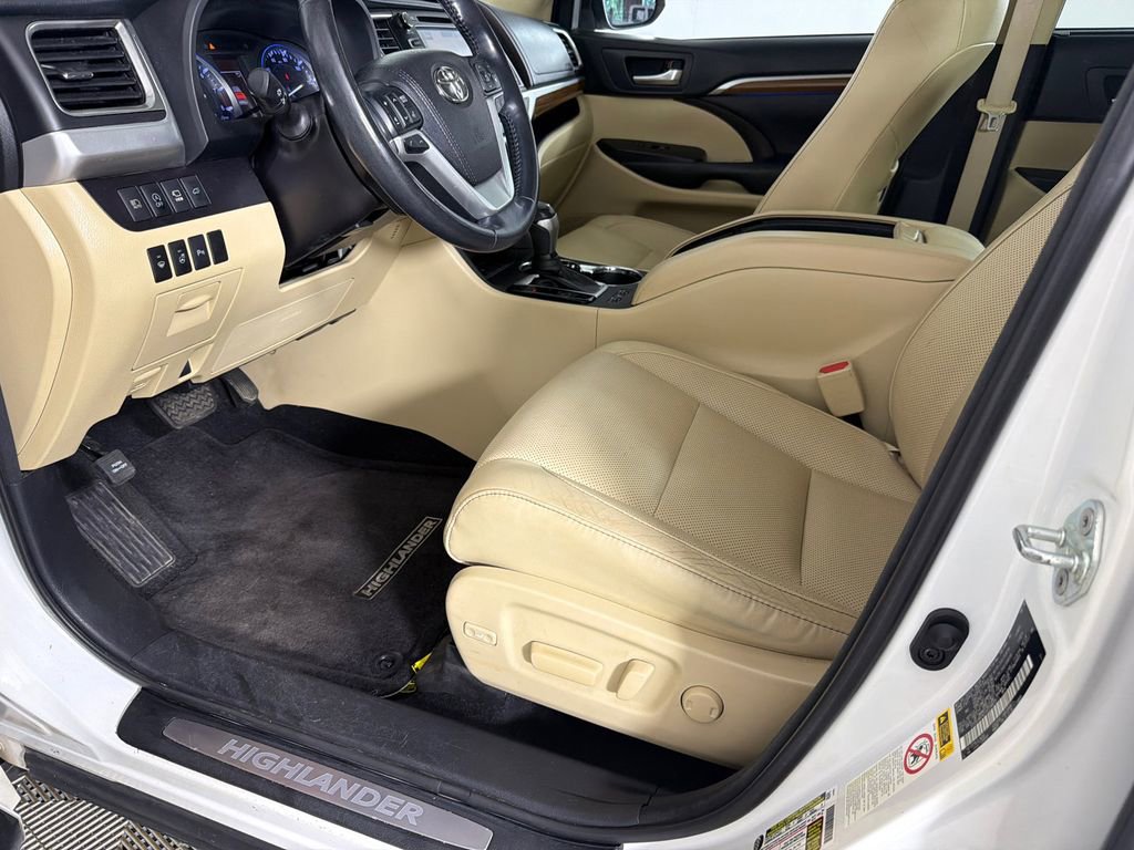 Used 2018 Toyota Highlander Limited Platinum FWD image 11