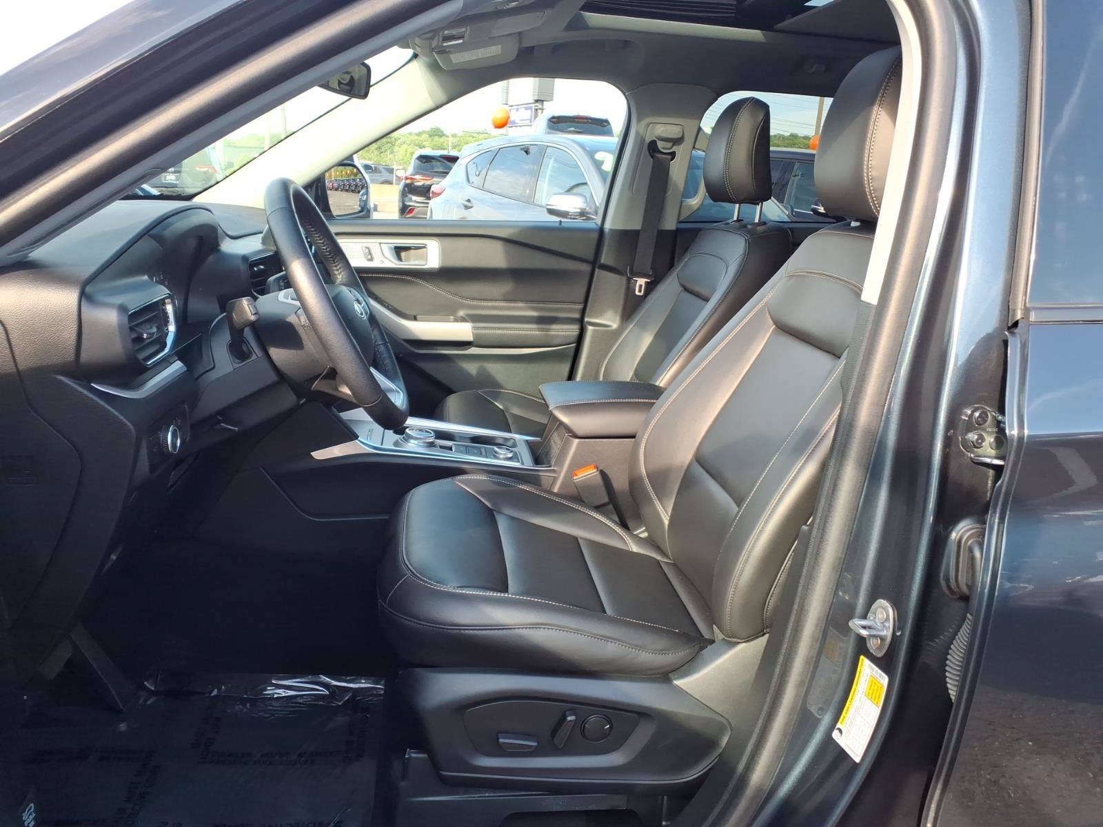 Used 2024 Ford Explorer XLT w/ Equipment Group 202A AWD/4WD image 17