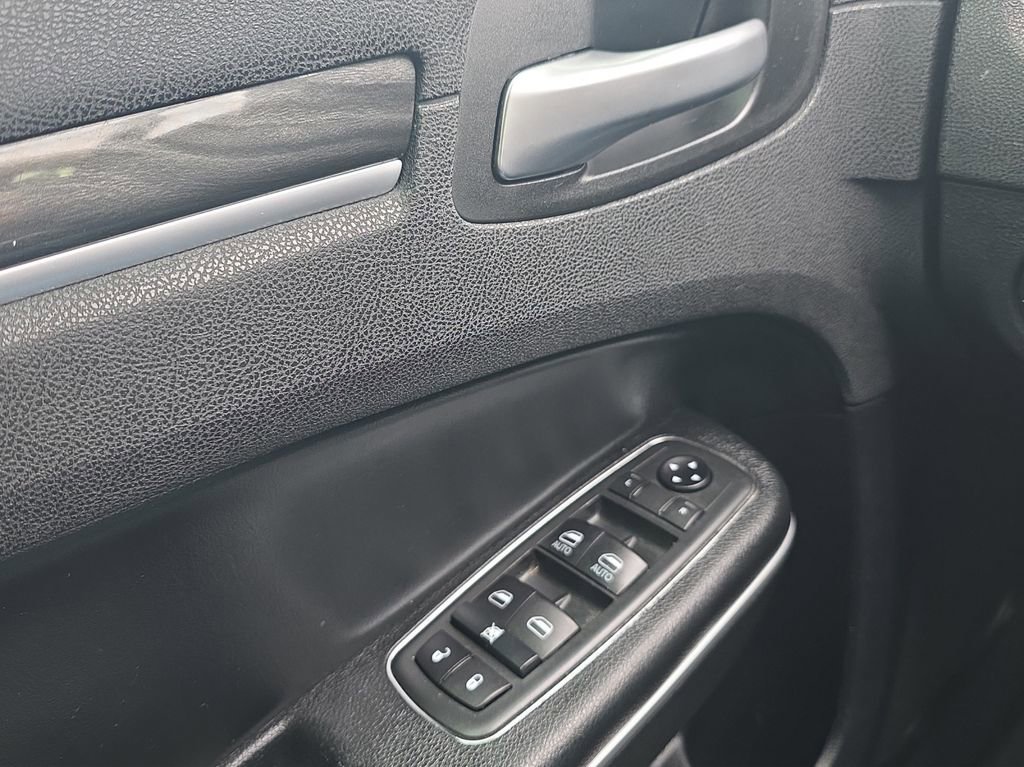 Used 2020 Chrysler 300 Touring w/ Sport Appearance Package image 11