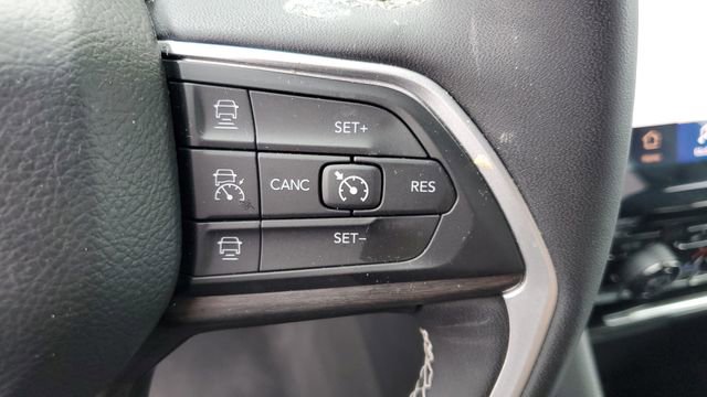 Used 2024 Jeep Grand Cherokee Limited AWD/4WD image 12